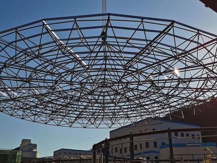 鹰潭螺栓球网架工程施工现场