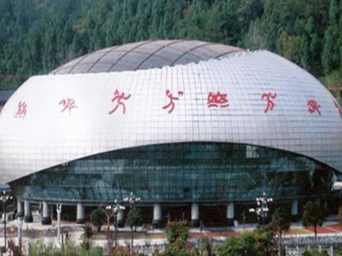 鹰潭体育中心球形网架加工安装